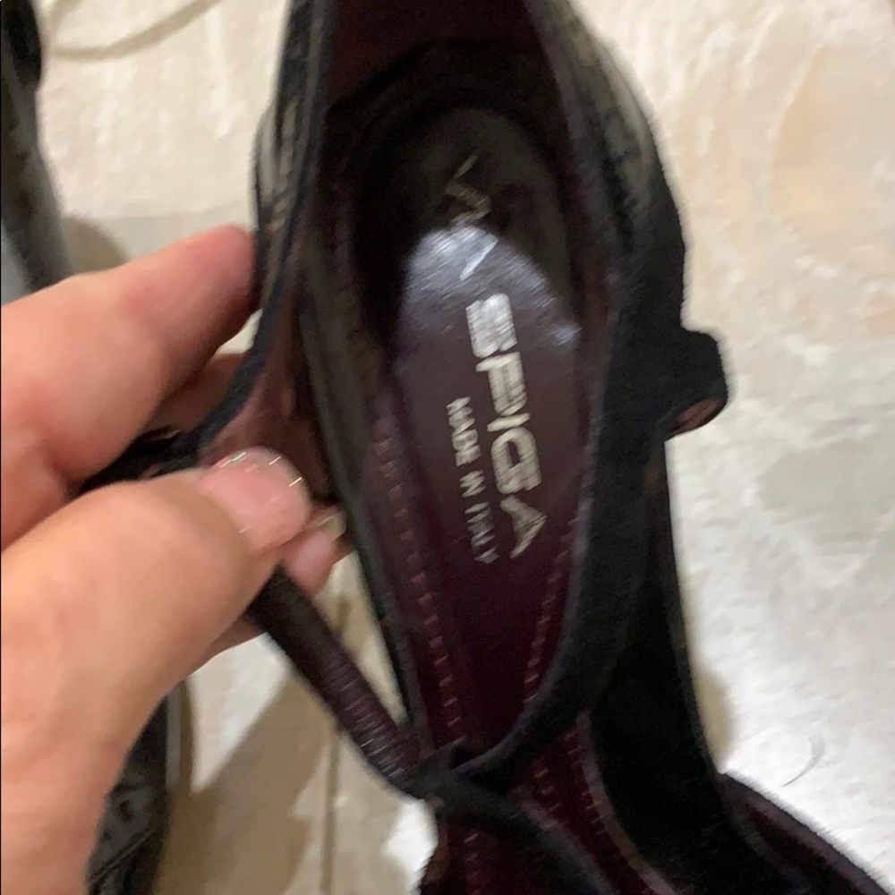 Shoes - Picture 3 of 4